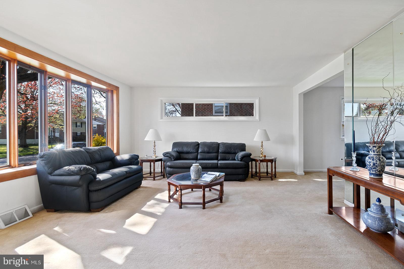 345 Rittenhouse Circle Havertown, PA 19083 - Photo 5 of 36