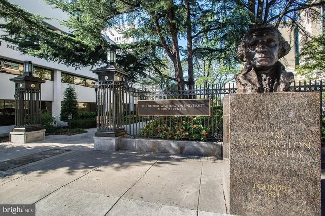 a view of a pathway of a house