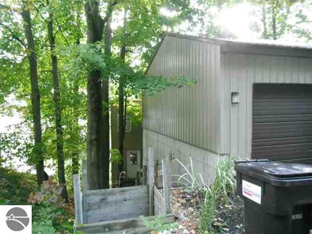 19556 Pleasantview Road Lake Ann, MI 49650 - Photo 9 of 18 1731132-8.JPG