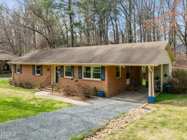 a view of a house with backyard and sitting area