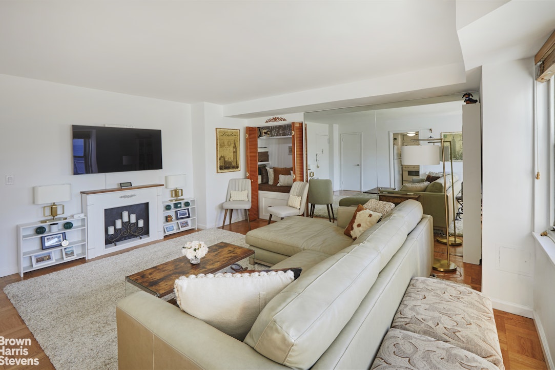 155 East 34th Street, Unit 19H Manhattan, NY 10016 - Photo 2 of 10