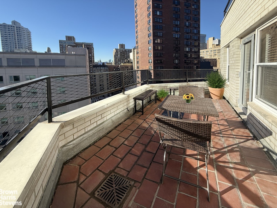 155 East 34th Street, Unit 19H Manhattan, NY 10016 - Photo 4 of 10