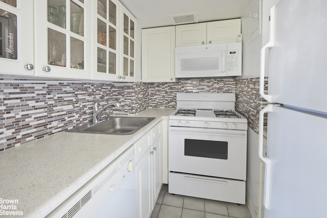 155 East 34th Street, Unit 19H Manhattan, NY 10016 - Photo 6 of 10