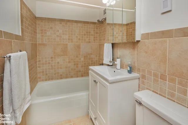 $620,000 | 155 East 34th Street, Unit 19H | Murray Hill