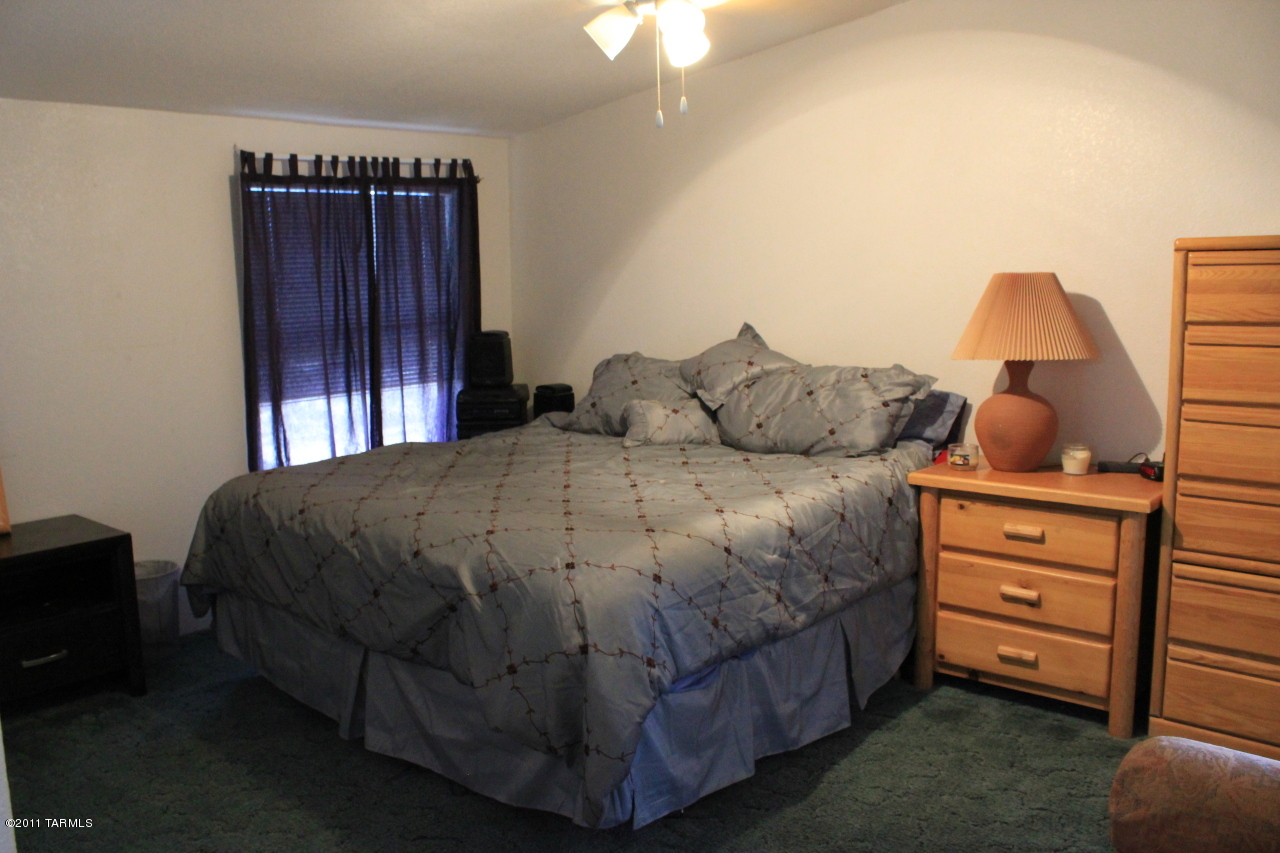 7060 North Gemstone Road Tucson, AZ 85743 - Photo 11 of 20