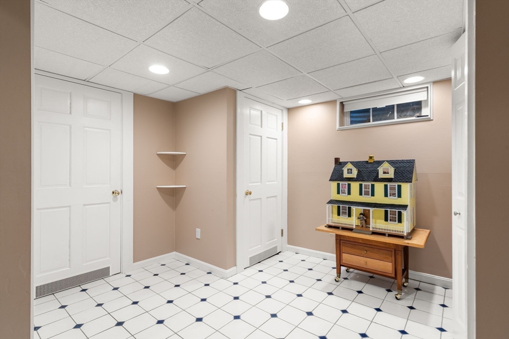 42 Sheridan Road Wellesley, MA 02481 - Photo 26 of 35 Gallery Image 26