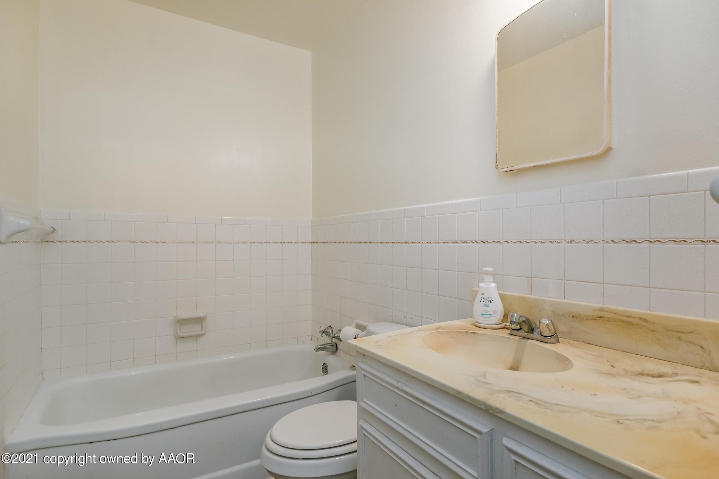 4412 South Lipscomb Street Amarillo, TX 79110 - Photo 13 of 18 a bathroom with a sink and a bathtub