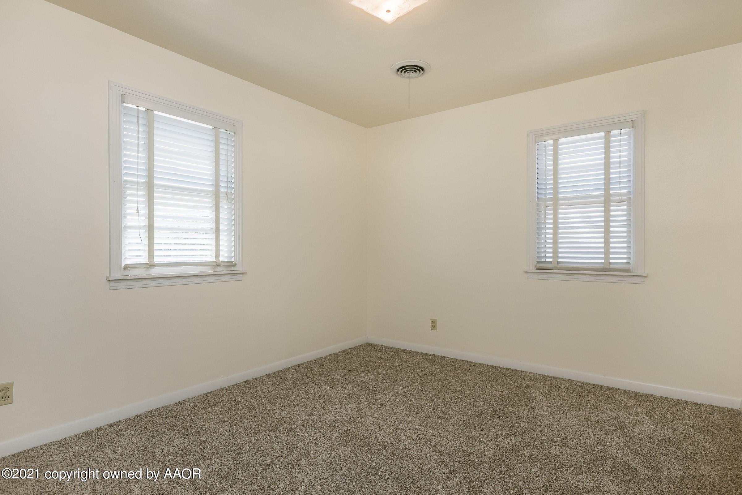 4412 South Lipscomb Street Amarillo, TX 79110 - Photo 14 of 18 an empty room with windows