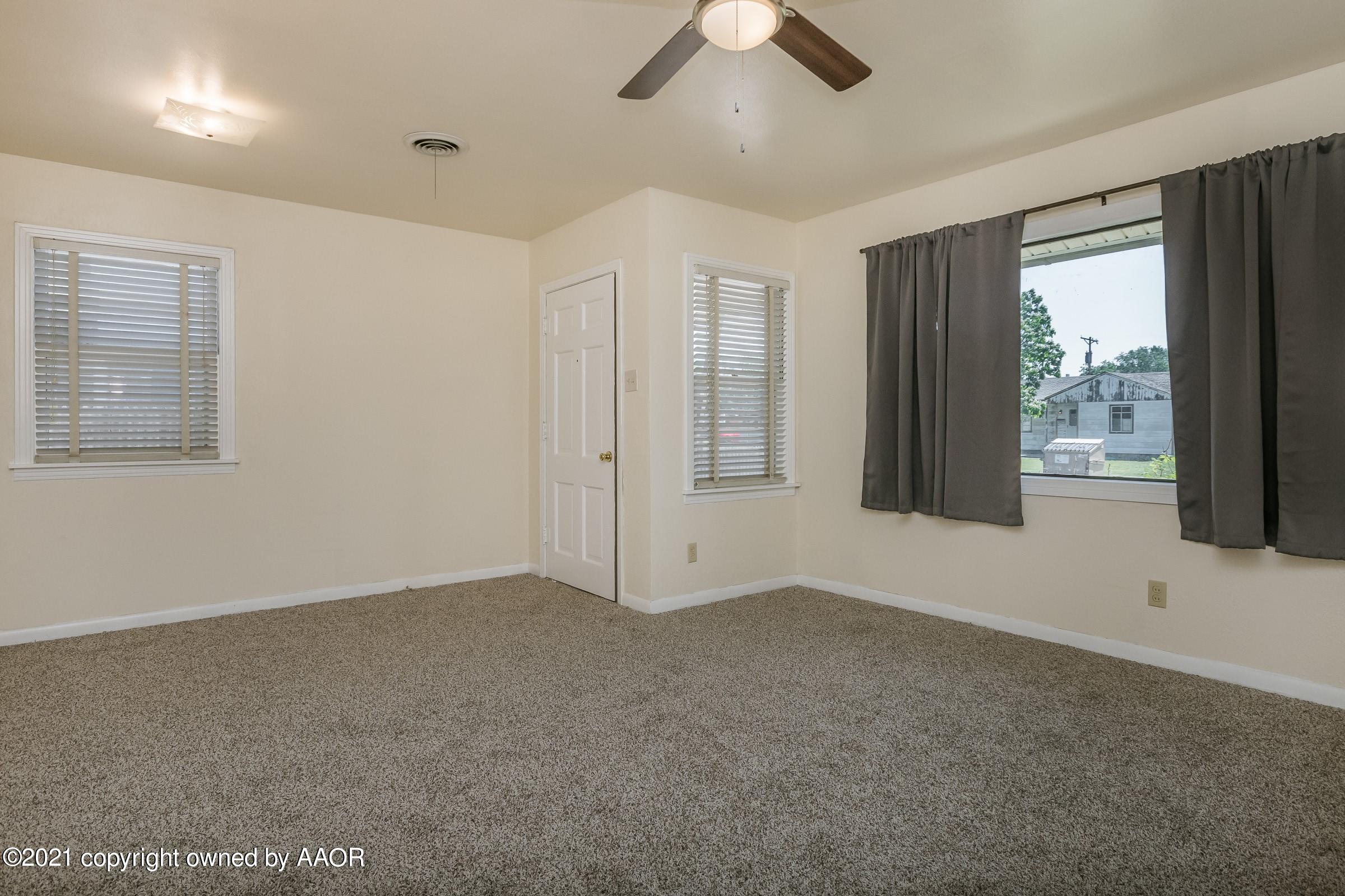 4412 South Lipscomb Street Amarillo, TX 79110 - Photo 4 of 18 a view of an empty room with a window