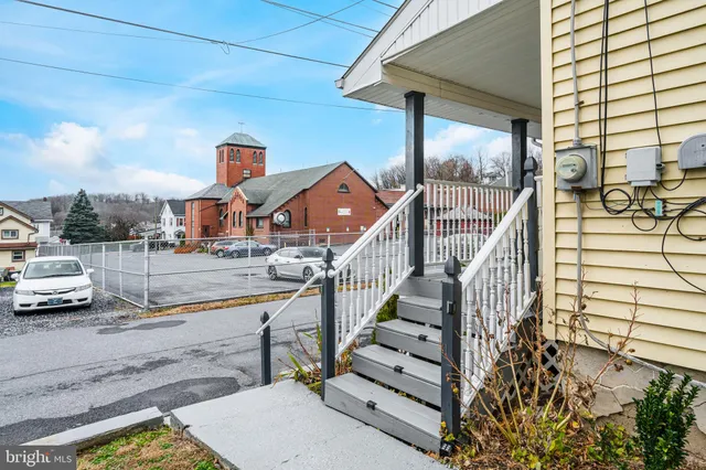 $279,900 | 125 Wabash Avenue, Bath, PA 18014