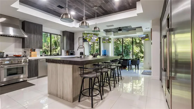 $12,000,000 | 10395 Southwest 67th Avenue, Pinecrest, FL 33156