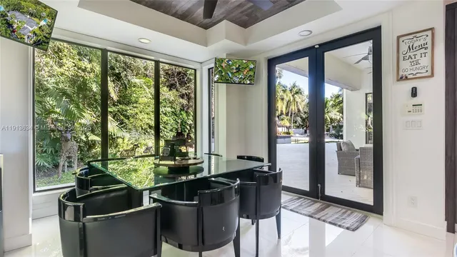 $12,000,000 | 10395 Southwest 67th Avenue, Pinecrest, FL 33156