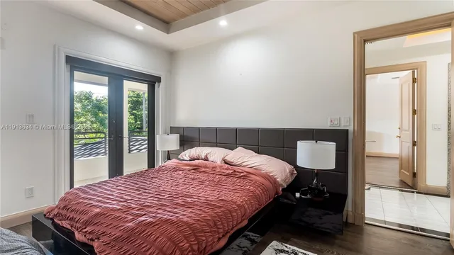 $12,000,000 | 10395 Southwest 67th Avenue, Pinecrest, FL 33156