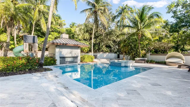$12,000,000 | 10395 Southwest 67th Avenue, Pinecrest, FL 33156