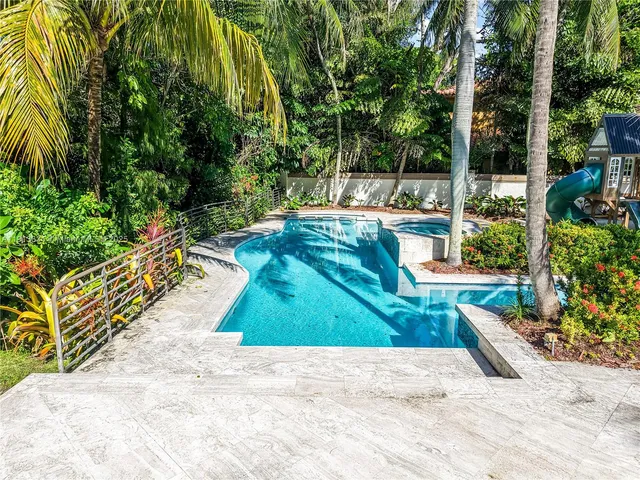 $12,000,000 | 10395 Southwest 67th Avenue, Pinecrest, FL 33156