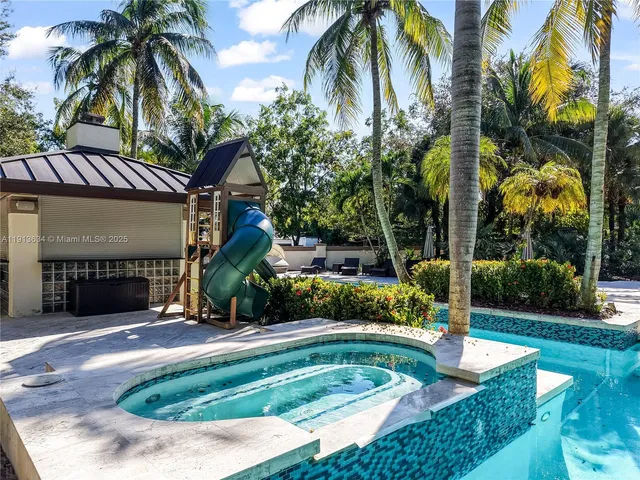 $12,000,000 | 10395 Southwest 67th Avenue, Pinecrest, FL 33156