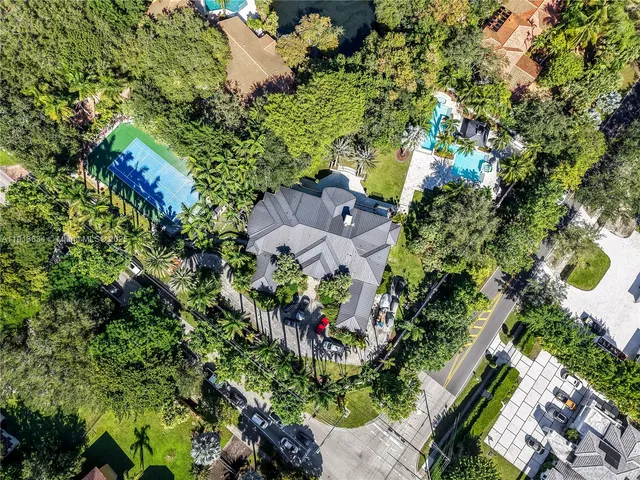 $12,000,000 | 10395 Southwest 67th Avenue, Pinecrest, FL 33156