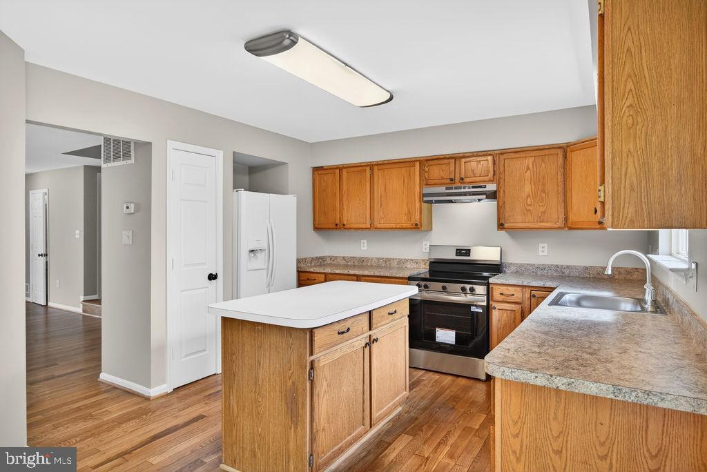 43249 Clearnight Terrace Ashburn, VA 20147 - Photo 17 of 39 a kitchen with a refrigerator stove and sink
