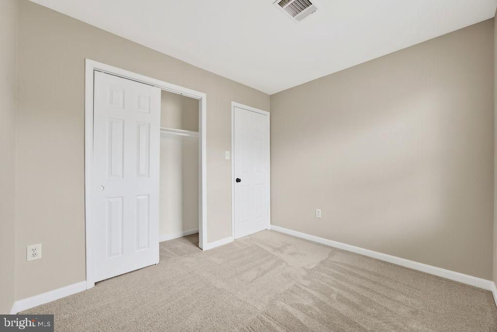 43249 Clearnight Terrace Ashburn, VA 20147 - Photo 28 of 39 an empty room with closet