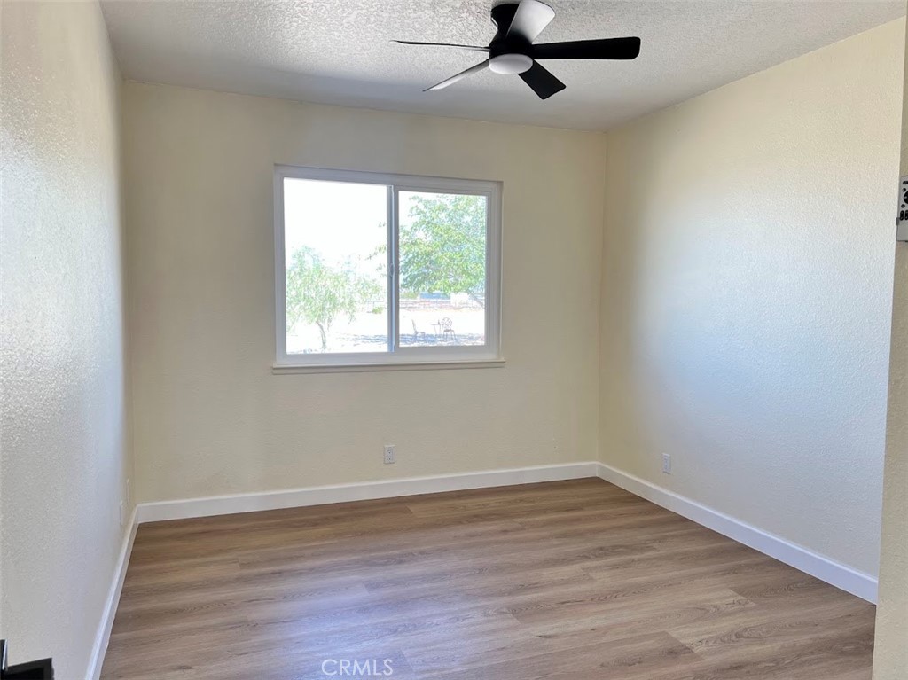 13377 Paramount Road Phelan, CA 92371 - Photo 13 of 33 Room 1