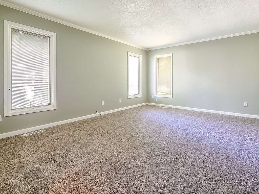5926 Spring Pond Road Fort Wayne, IN 46845 - Photo 13 of 36