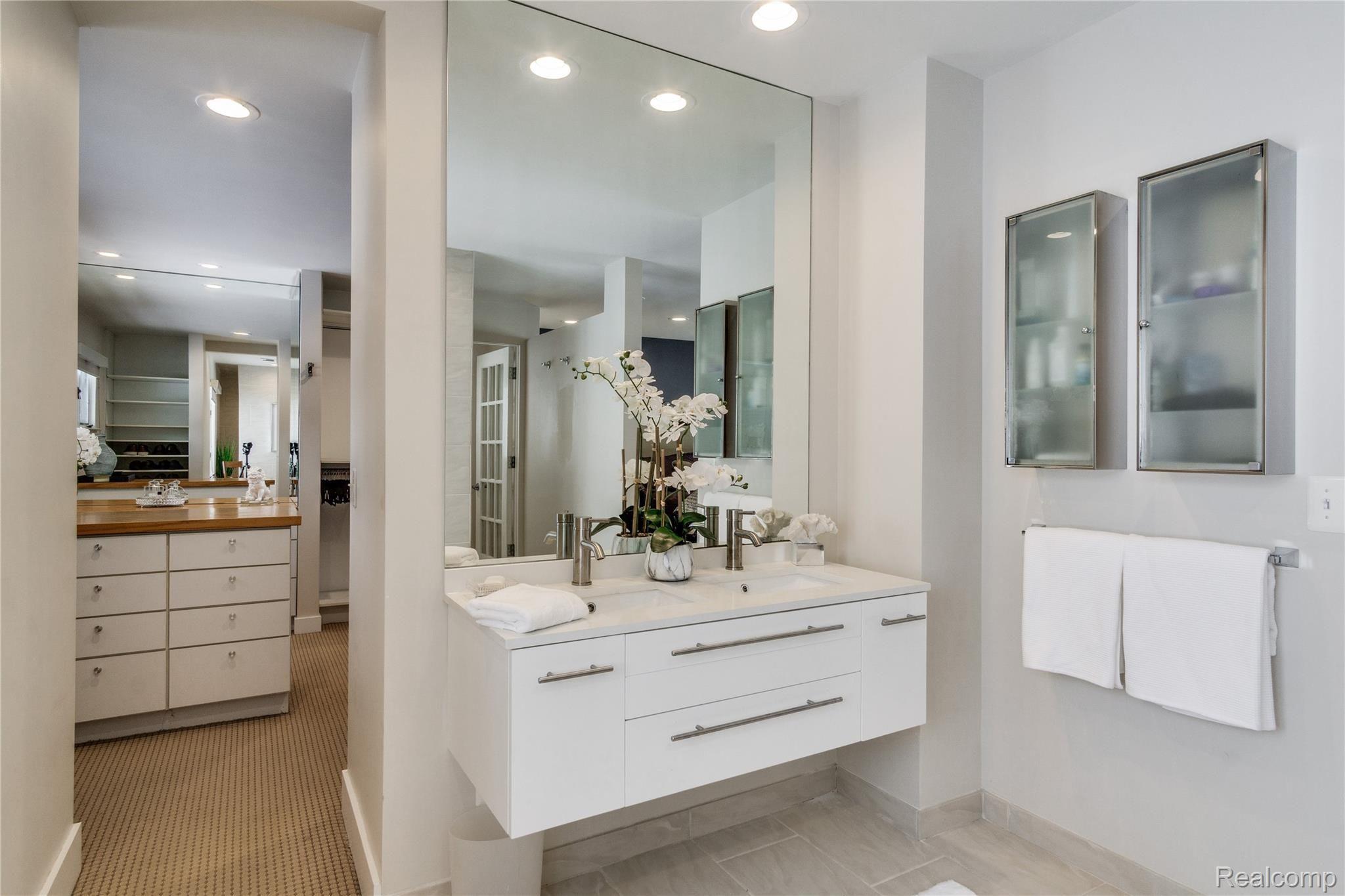 4805 Dover Road Bloomfield Hills, MI 48304 - Photo 20 of 34 Master closet off of the Master Bath