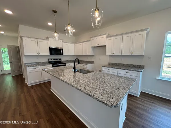 $403,550 | 7221 Hickory Holw Road, Walls, MS 38680