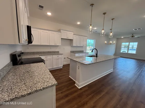 $403,550 | 7221 Hickory Holw Road, Walls, MS 38680