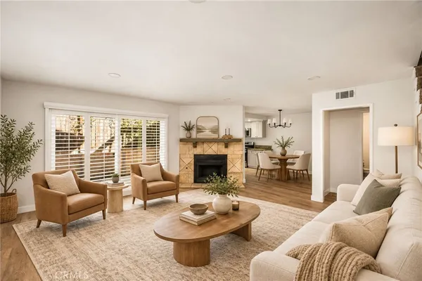 $599,000 | 13724 Cordary Avenue, Unit 5, Hawthorne, CA 90250