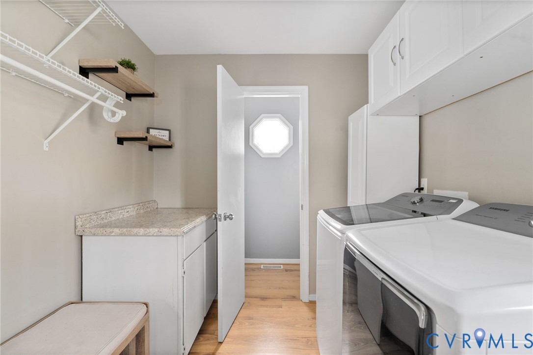 13642 Decidedly Court Midlothian, VA 23112 - Photo 15 of 35 a bathroom with a sink and mirror with toilet