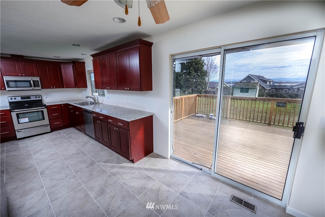 8076 Kispiox Road Blaine, WA 98230 - Photo 12 of 25 Gallery Image 12
