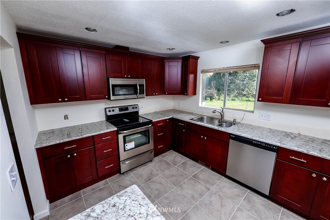 8076 Kispiox Road Blaine, WA 98230 - Photo 6 of 25 Gallery Image 6
