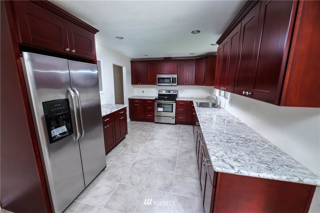 8076 Kispiox Road Blaine, WA 98230 - Photo 7 of 25 Gallery Image 7