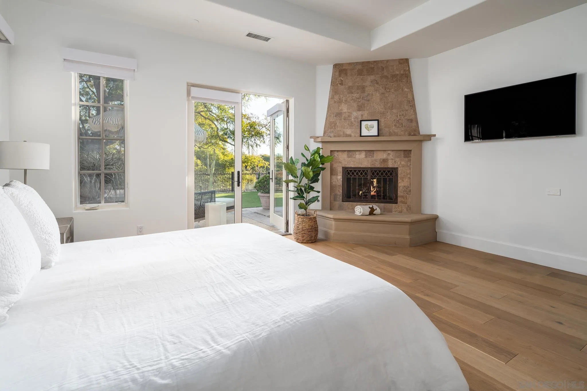 18564 Corte Fresco Rancho Santa Fe, CA 92091 - Photo 16 of 40 Gallery Image 16