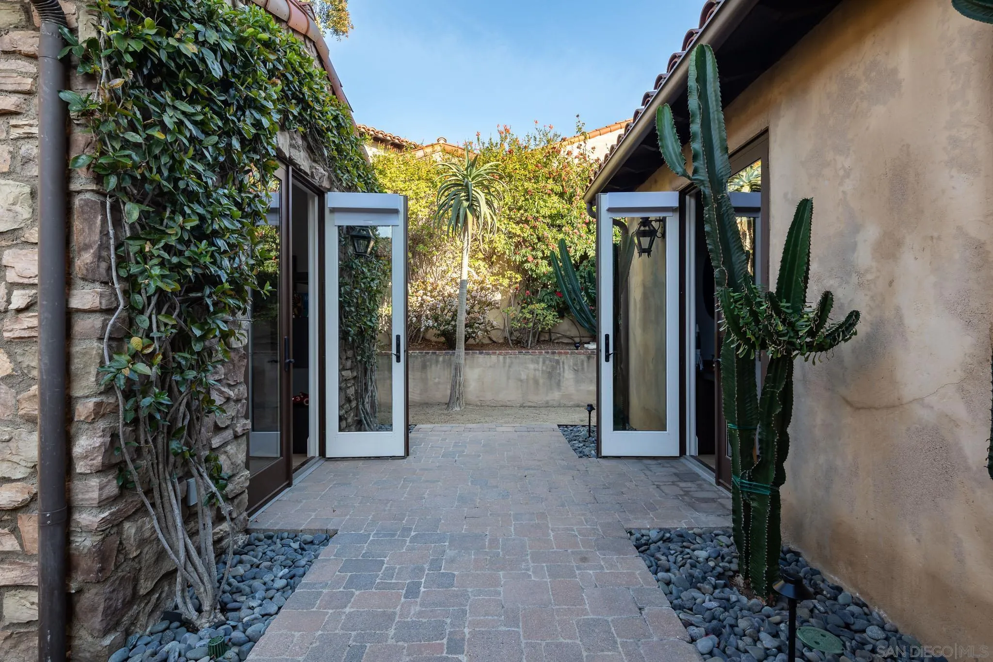 18564 Corte Fresco Rancho Santa Fe, CA 92091 - Photo 23 of 40 Gallery Image 23