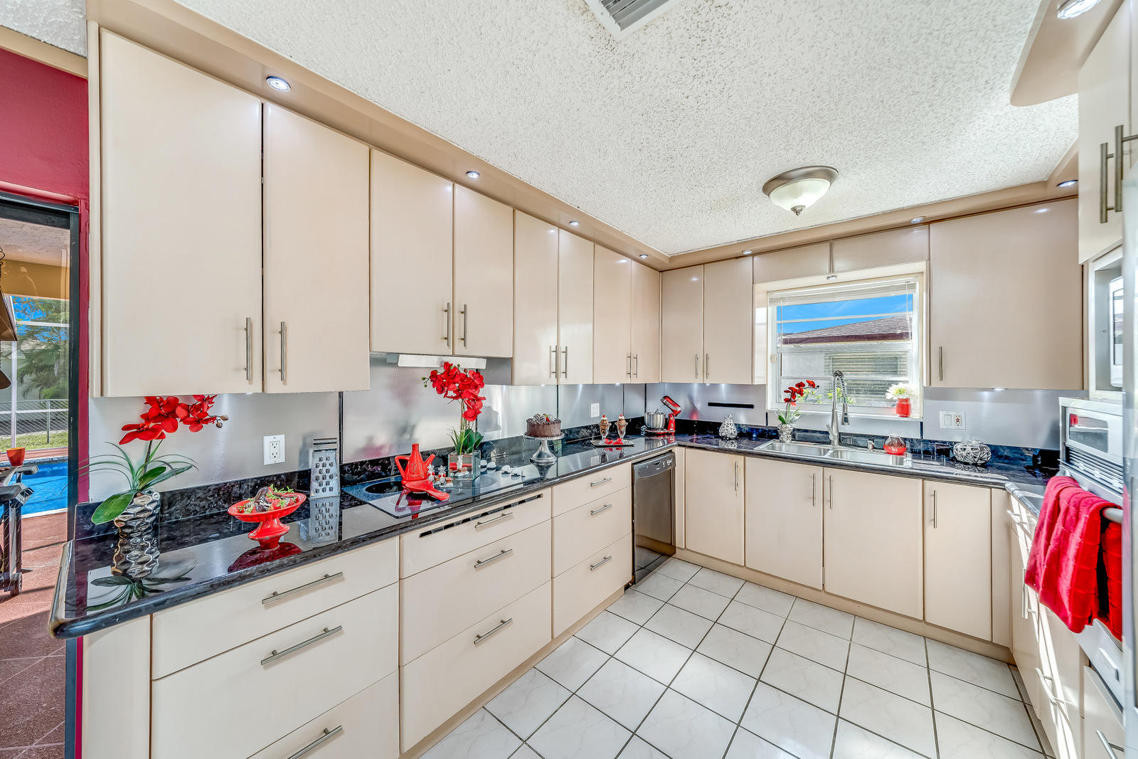 11152 Mustang Street Boca Raton, FL 33428 - Photo 22 of 61 Lots of counterspace