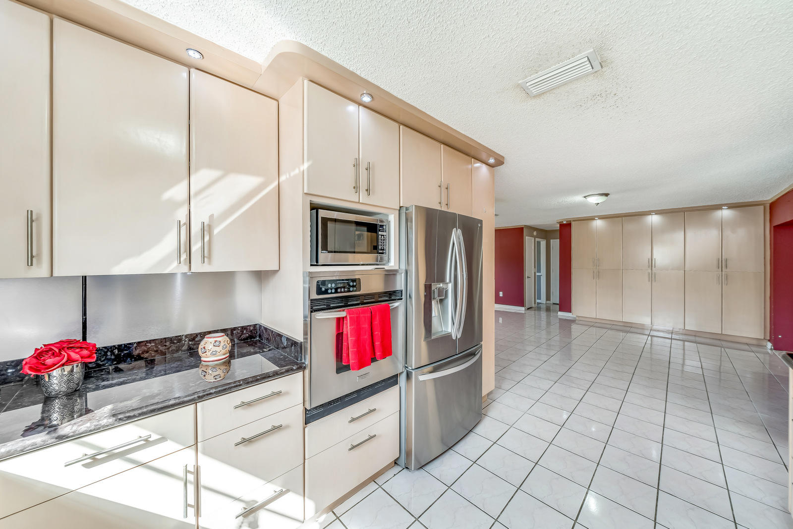 11152 Mustang Street Boca Raton, FL 33428 - Photo 23 of 61 Kitchen