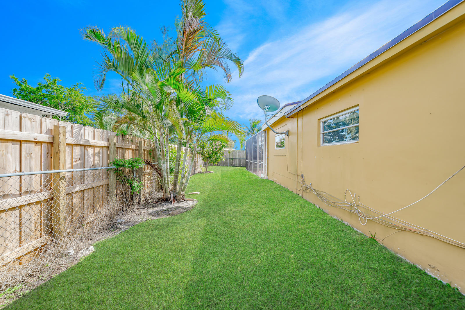 11152 Mustang Street Boca Raton, FL 33428 - Photo 52 of 61 Side yard