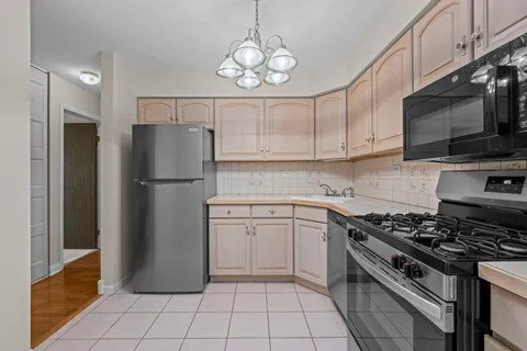 $260,000 | 2100 Valencia Drive, Unit 308B, Northbrook, IL 60062