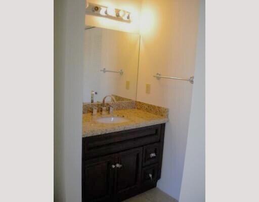 320 Norwood Terrace, Unit N213 Boca Raton, FL 33431 - Photo 4 of 6 bath