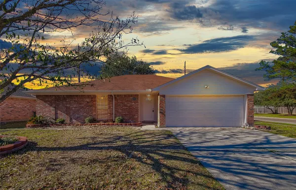 a front view of house with yard
