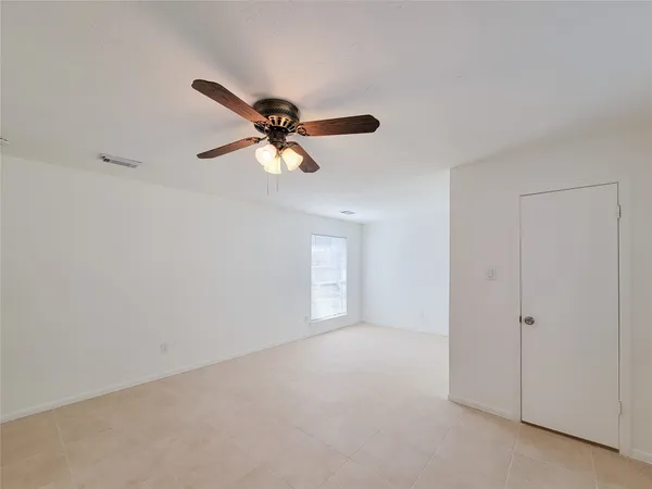 a view of a livingroom with a ceiling fan