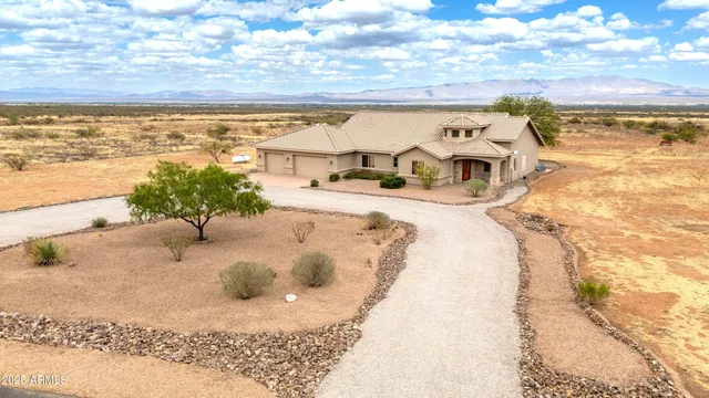 $925,000 | 6754 East Roberto Loop, Hereford, AZ 85615