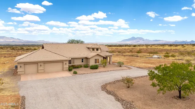 $925,000 | 6754 East Roberto Loop, Hereford, AZ 85615
