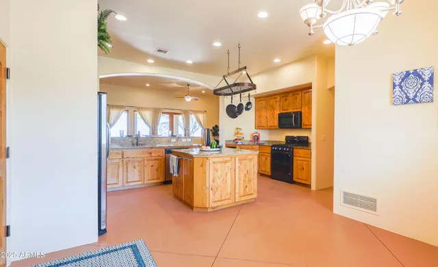 $925,000 | 6754 East Roberto Loop, Hereford, AZ 85615