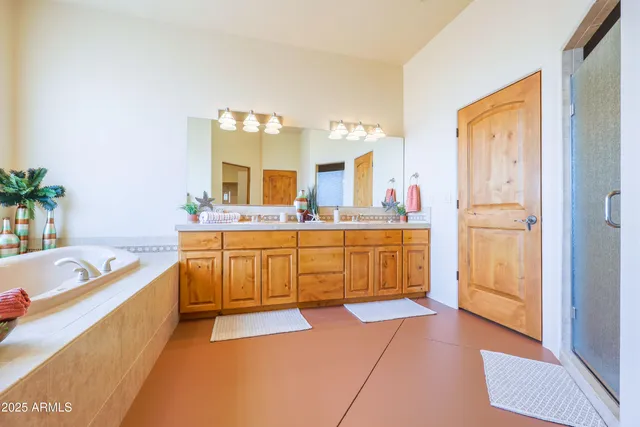 $925,000 | 6754 East Roberto Loop, Hereford, AZ 85615