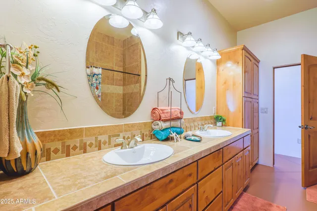 $925,000 | 6754 East Roberto Loop, Hereford, AZ 85615