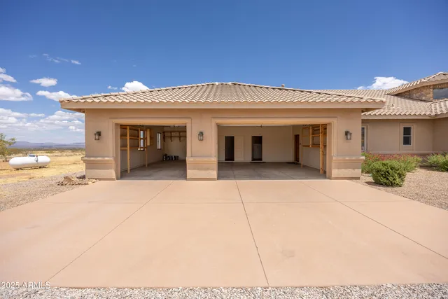 $925,000 | 6754 East Roberto Loop, Hereford, AZ 85615