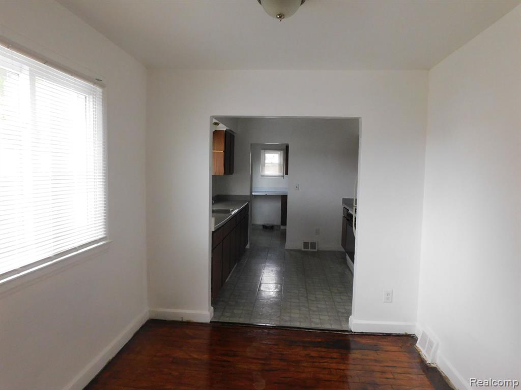 12161 Inkster Road Livonia, MI 48150 - Photo 6 of 11