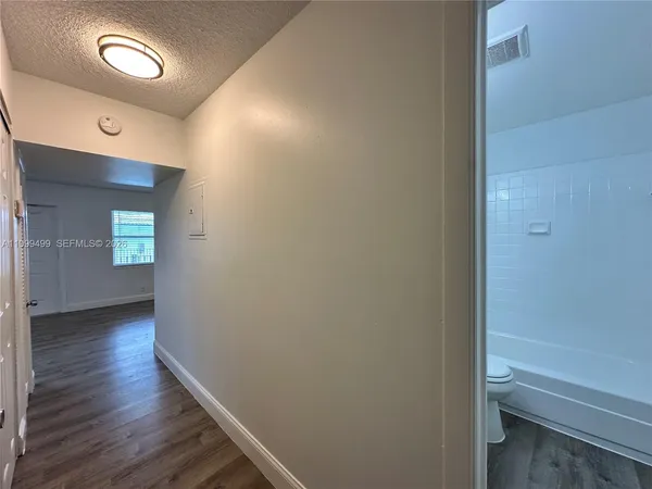 $1,695 | 2500 Johnson Street, Unit 17, Hollywood, FL 33020